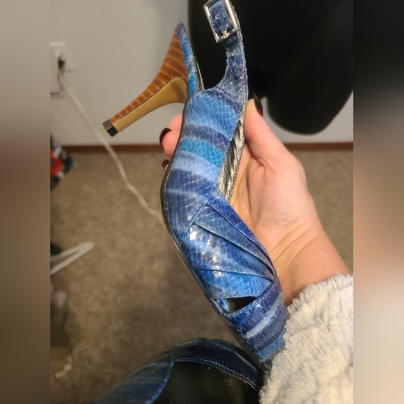 Bandolino VINTAGE Shades of Blue Open Toe High Heels - Picture 3 of 10